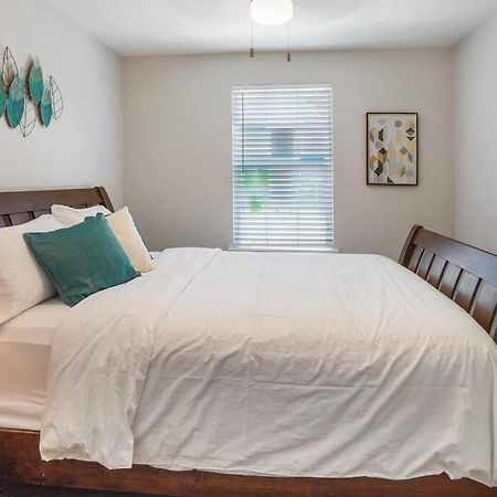 Cozy Two Bedroom Home Minutes From Downtown! Хюстън Екстериор снимка