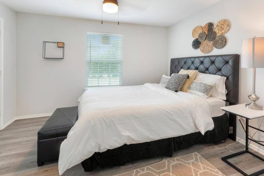 Cozy Two Bedroom Home Minutes From Downtown! Хюстън Екстериор снимка