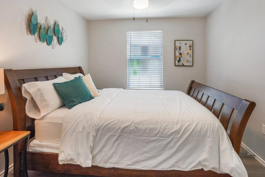 Cozy Two Bedroom Home Minutes From Downtown! Хюстън Екстериор снимка